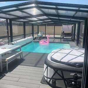 Hébergement de vacances L'aurore De Charme, Clim Jacuzzi, Sauna, Piscine Chauffée Cuisine..., Carpentras